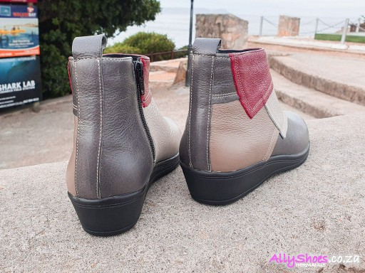 Angels, G 80, Smoke/Grey/Stone/Red (size UK 9 only)