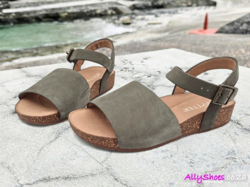 Hotter, Conwy, Khaki