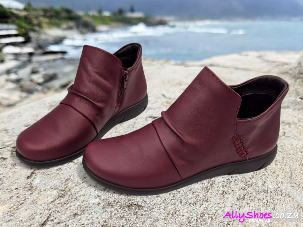 Hotter, Marly, Maroon