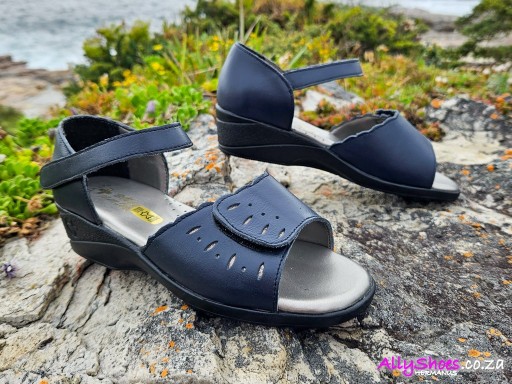 Natural Steps, 859, Navy (size UK 7 only)