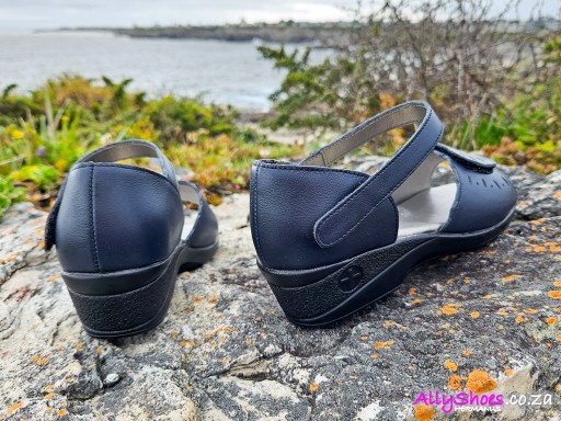 Natural Steps, 859, Navy (size UK 7 only)