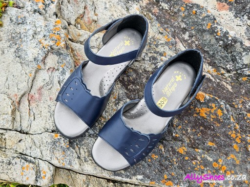 Natural Steps, 859, Navy (size UK 7 only)