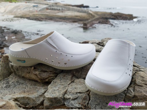 Nursing Care, Berlin, White