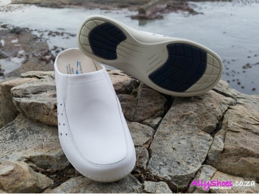 Nursing Care, Berlin, White