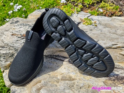 Skechers, Go Walk 5 Trusty, Black (size UK 3 only)