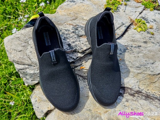 Skechers, Go Walk 5 Trusty, Black (size UK 3 only)